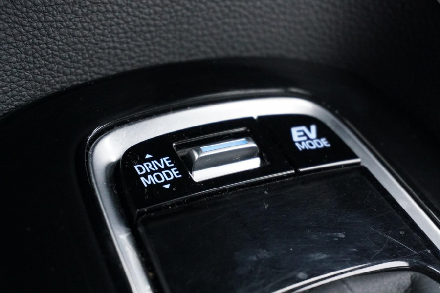 Toyota Corolla 1.8 Hybrid Style + DODEHOEK / STUURVERWARMING / VOORRUITVERWARMING