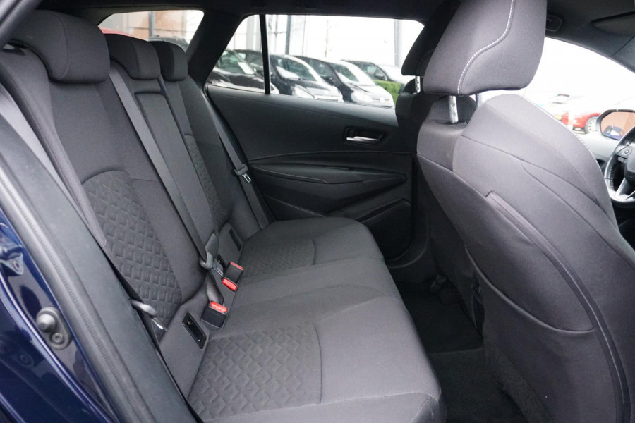 Toyota Corolla 1.8 Hybrid Style + DODEHOEK / STUURVERWARMING / VOORRUITVERWARMING