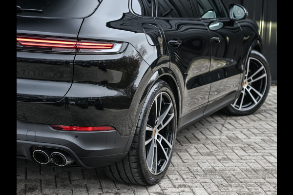 Porsche Cayenne 3.0 E-Hybrid · Sport chrono · Panorama dak · Adaptive cruise · 360 Camera · Keyless · Luchtvering · Bose sound · Memory seats ·