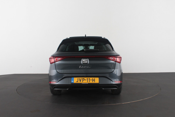 Seat Leon Sportstourer 1.5 TSI Style Business Panorama schuifdak/Stoelverwarming/Camera/Getint glas