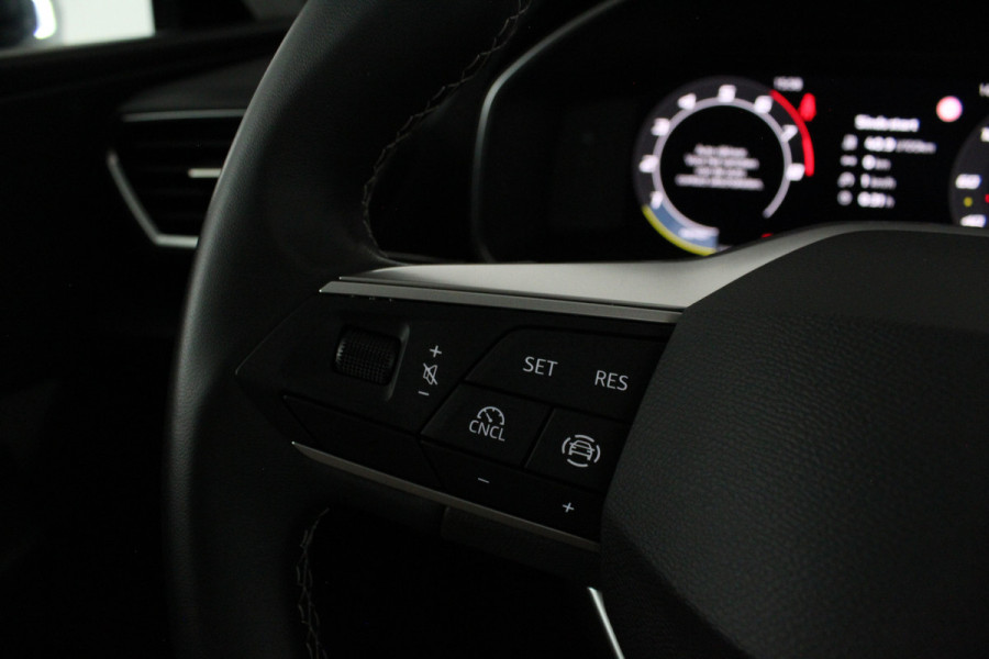 Seat Leon Sportstourer 1.5 TSI Style Business Panorama schuifdak/Stoelverwarming/Camera/Getint glas