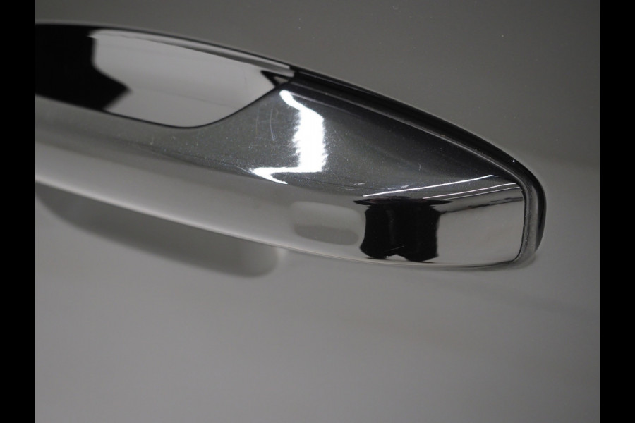 Volvo XC40 1.5 T5 Plug-in hybrid Ultimate Dark | Panoramadak | Harman/Kardon | Pilot Assist | Camera | BLIS | Keyless | Carplay