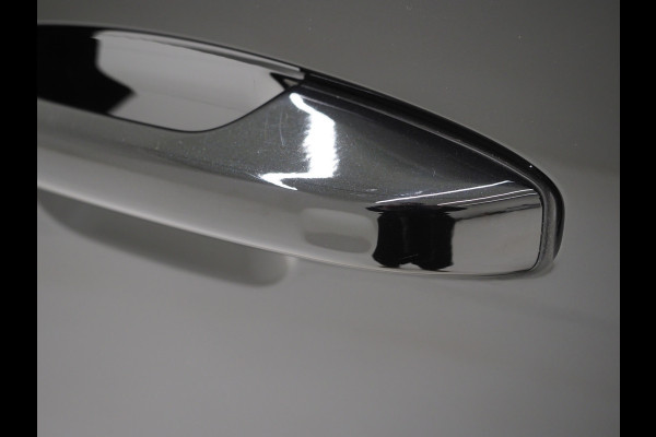 Volvo XC40 1.5 T5 Plug-in hybrid Ultimate Dark | Panoramadak | Harman/Kardon | Pilot Assist | Camera | BLIS | Keyless | Carplay