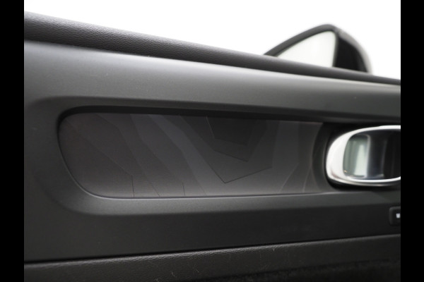 Volvo XC40 1.5 T5 Plug-in hybrid Ultimate Dark | Panoramadak | Harman/Kardon | Pilot Assist | Camera | BLIS | Keyless | Carplay