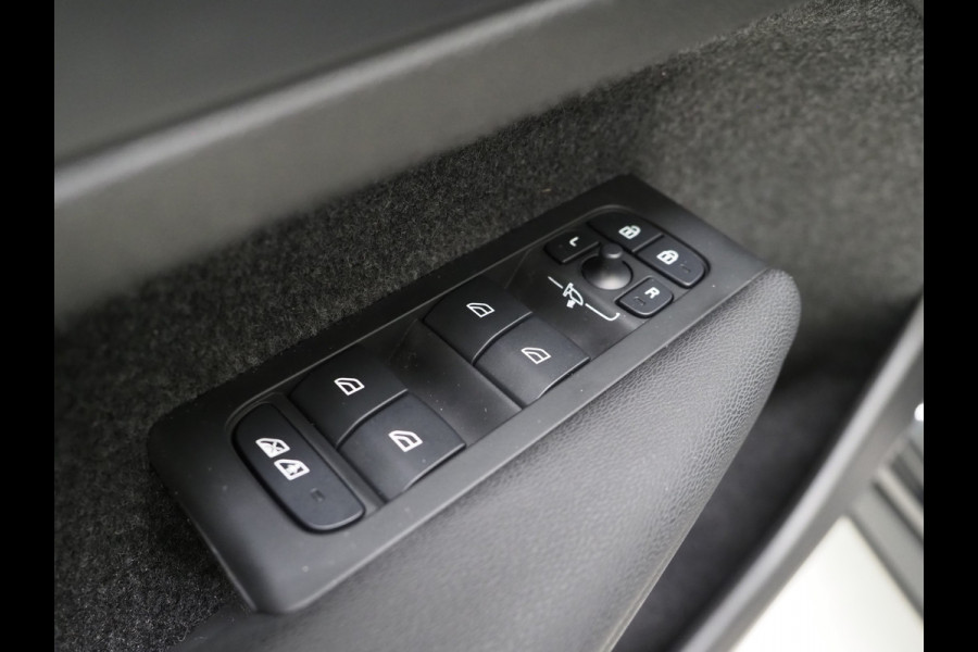 Volvo XC40 1.5 T5 Plug-in hybrid Ultimate Dark | Panoramadak | Harman/Kardon | Pilot Assist | Camera | BLIS | Keyless | Carplay