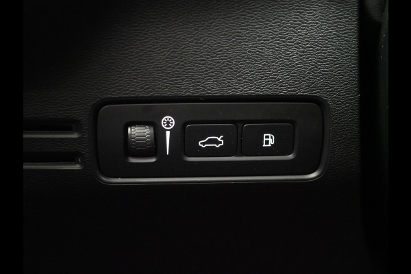 Volvo XC40 1.5 T5 Plug-in hybrid Ultimate Dark | Panoramadak | Harman/Kardon | Pilot Assist | Camera | BLIS | Keyless | Carplay