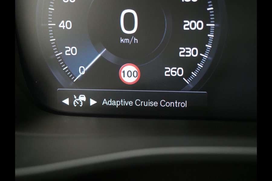 Volvo XC40 1.5 T5 Plug-in hybrid Ultimate Dark | Panoramadak | Harman/Kardon | Pilot Assist | Camera | BLIS | Keyless | Carplay