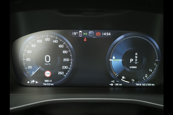 Volvo XC40 1.5 T5 Plug-in hybrid Ultimate Dark | Panoramadak | Harman/Kardon | Pilot Assist | Camera | BLIS | Keyless | Carplay