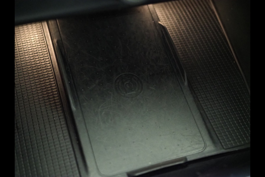 Volvo XC40 1.5 T5 Plug-in hybrid Ultimate Dark | Panoramadak | Harman/Kardon | Pilot Assist | Camera | BLIS | Keyless | Carplay