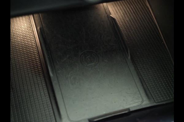 Volvo XC40 1.5 T5 Plug-in hybrid Ultimate Dark | Panoramadak | Harman/Kardon | Pilot Assist | Camera | BLIS | Keyless | Carplay