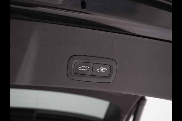 Volvo XC40 1.5 T5 Plug-in hybrid Ultimate Dark | Panoramadak | Harman/Kardon | Pilot Assist | Camera | BLIS | Keyless | Carplay