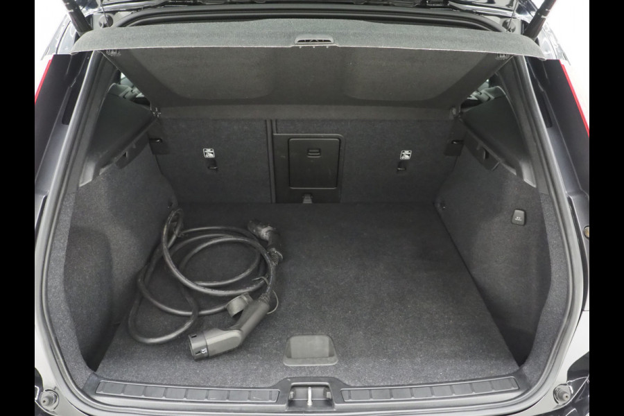 Volvo XC40 1.5 T5 Plug-in hybrid Ultimate Dark | Panoramadak | Harman/Kardon | Pilot Assist | Camera | BLIS | Keyless | Carplay