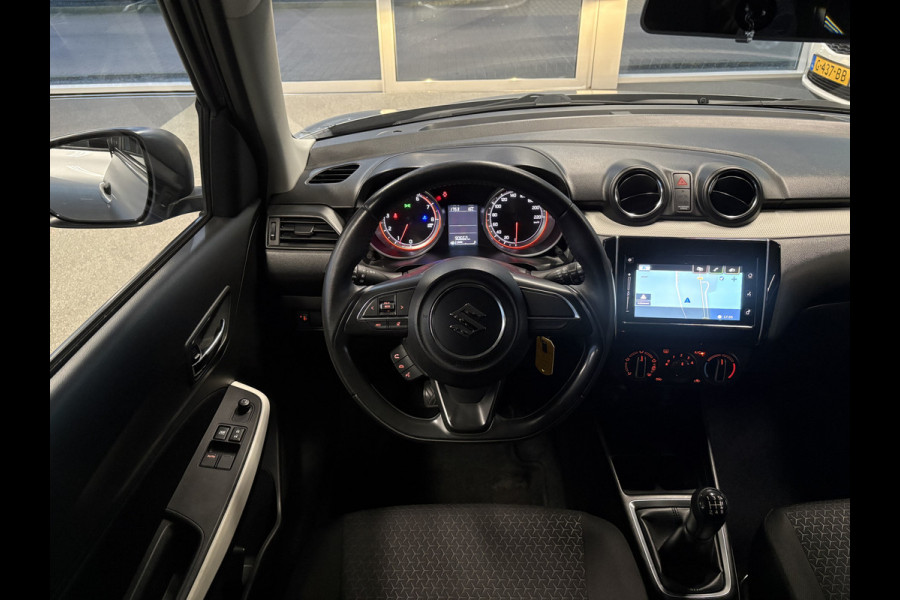 Suzuki Swift 1.2 90pk Select 5-drs. CAMERA/CARPLAY/AIRCO/LED/STOELVERW./16INCH