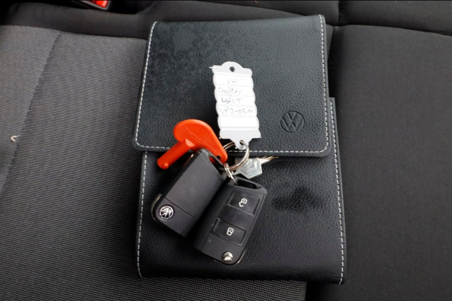 Volkswagen Crafter 50 2.0 TDI 177pk Bakwagen met 1000kg laadklep en zijdeur L445/H233 06-2022