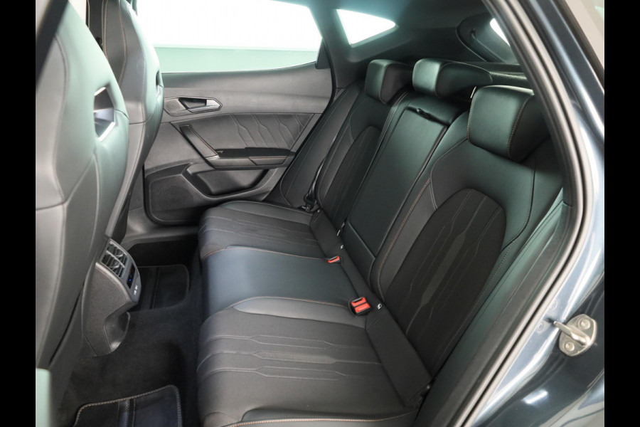 CUPRA Formentor 1.4 TSI e-Hybrid VZ Performance Limited 245 pk Automaat (DSG) | Verlengde garantie | Navigatie | Panoramadak | Parkeersensoren (Park assist) | Achteruitrijcamera | Stoelverwarming |