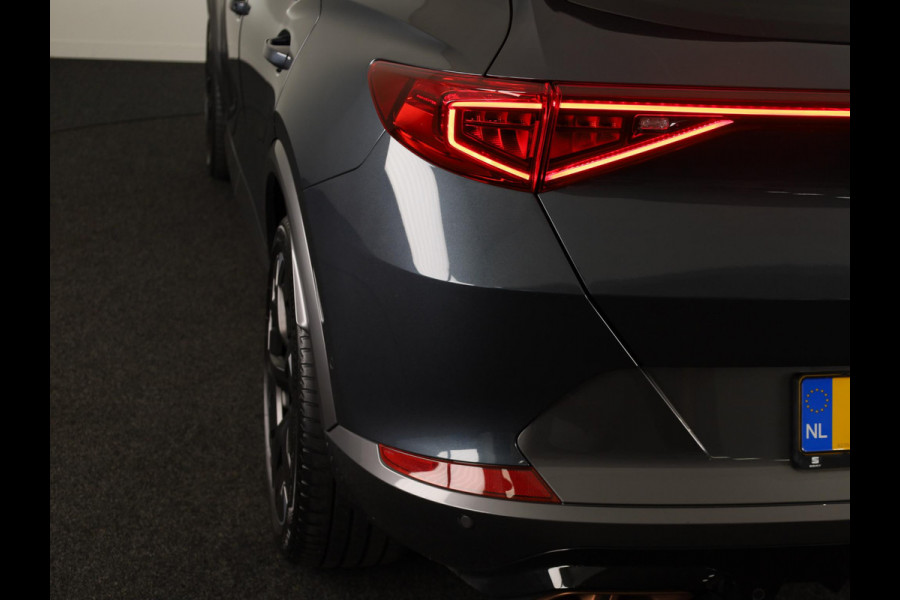 CUPRA Formentor 1.4 TSI e-Hybrid VZ Performance Limited 245 pk Automaat (DSG) | Verlengde garantie | Navigatie | Panoramadak | Parkeersensoren (Park assist) | Achteruitrijcamera | Stoelverwarming |