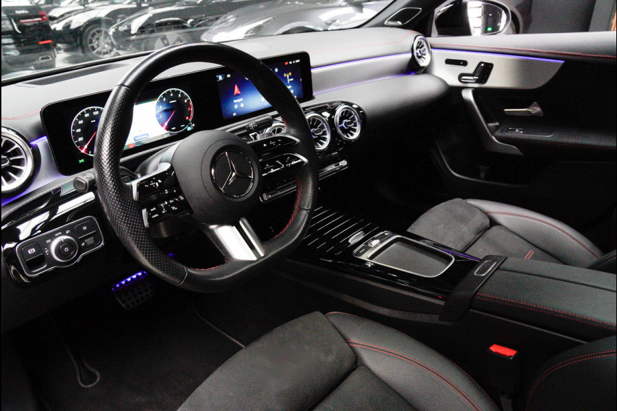 Mercedes-Benz CLA-Klasse 180 AMG Line HUD Panodak Navi Leer Camera Memory Stoelverwarming Stuurverwarming PTS Ambient LM velgen