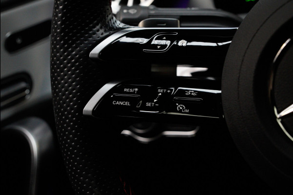 Mercedes-Benz CLA-Klasse 180 AMG Line HUD Panodak Navi Leer Camera Memory Stoelverwarming Stuurverwarming PTS Ambient LM velgen