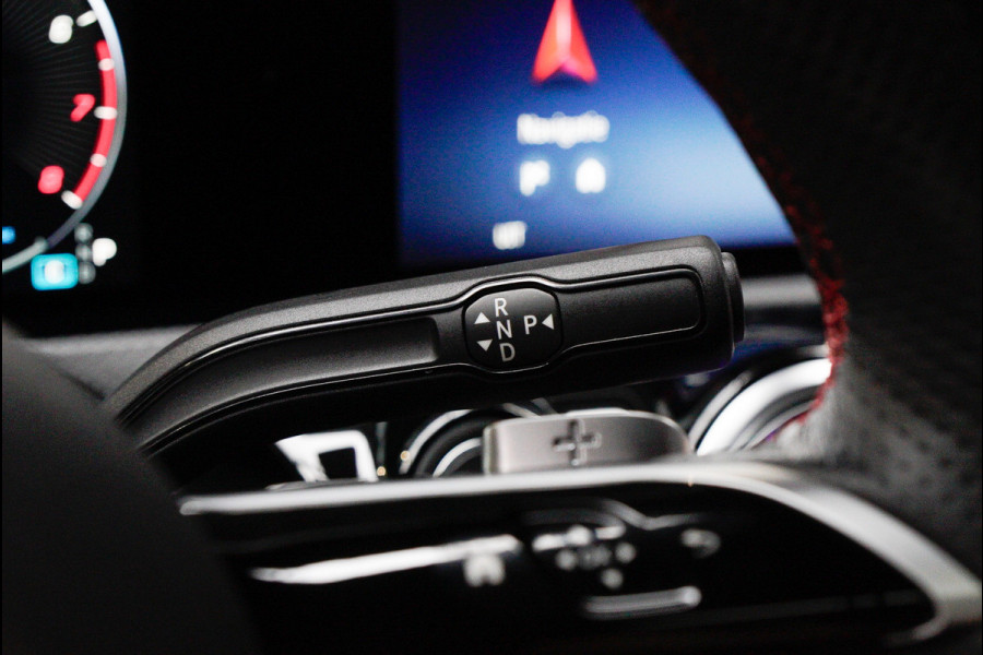 Mercedes-Benz CLA-Klasse 180 AMG Line HUD Panodak Navi Leer Camera Memory Stoelverwarming Stuurverwarming PTS Ambient LM velgen