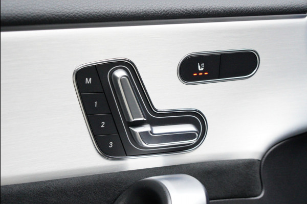 Mercedes-Benz CLA-Klasse 180 AMG Line HUD Panodak Navi Leer Camera Memory Stoelverwarming Stuurverwarming PTS Ambient LM velgen