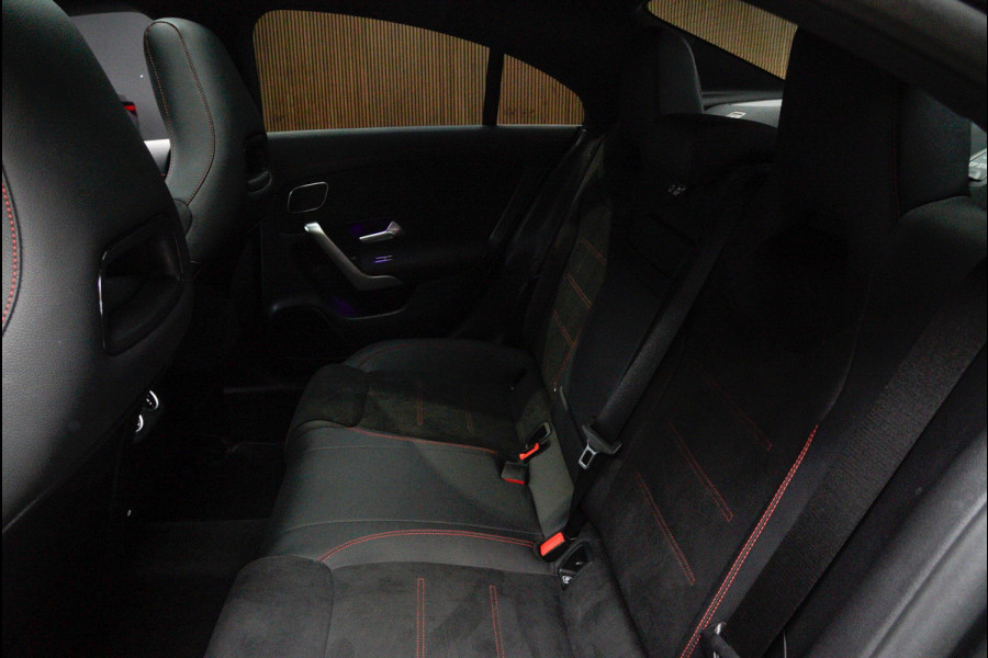 Mercedes-Benz CLA-Klasse 180 AMG Line HUD Panodak Navi Leer Camera Memory Stoelverwarming Stuurverwarming PTS Ambient LM velgen