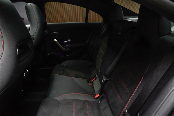 Mercedes-Benz CLA-Klasse 180 AMG Line HUD Panodak Navi Leer Camera Memory Stoelverwarming Stuurverwarming PTS Ambient LM velgen