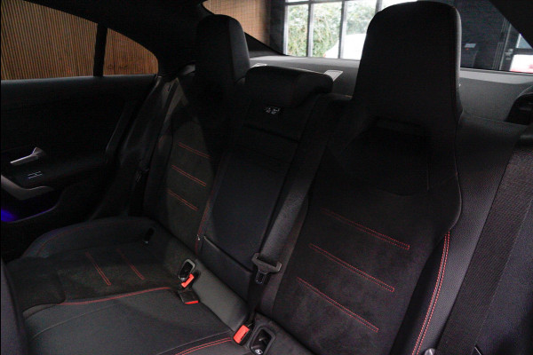 Mercedes-Benz CLA-Klasse 180 AMG Line HUD Panodak Navi Leer Camera Memory Stoelverwarming Stuurverwarming PTS Ambient LM velgen