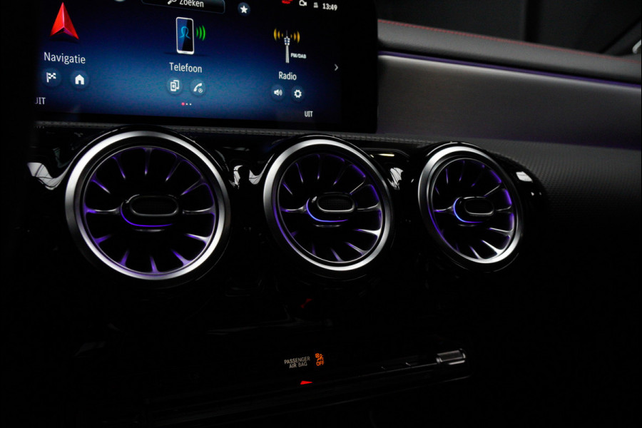 Mercedes-Benz CLA-Klasse 180 AMG Line HUD Panodak Navi Leer Camera Memory Stoelverwarming Stuurverwarming PTS Ambient LM velgen