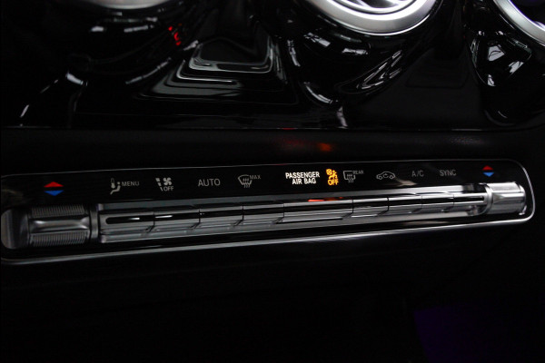 Mercedes-Benz CLA-Klasse 180 AMG Line HUD Panodak Navi Leer Camera Memory Stoelverwarming Stuurverwarming PTS Ambient LM velgen