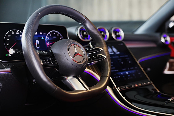 Mercedes-Benz CLE Cabriolet 300 4MATIC AMG Line / Massage / Head Up / Memory / Aircap / Leder / Verkoeling / Burmester / 19 Inch