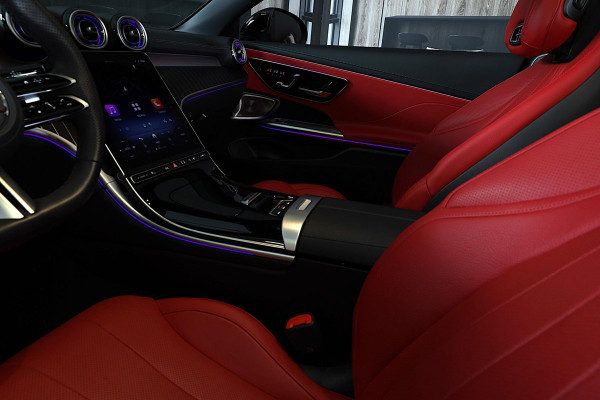 Mercedes-Benz CLE Cabriolet 300 4MATIC AMG Line / Massage / Head Up / Memory / Aircap / Leder / Verkoeling / Burmester / 19 Inch