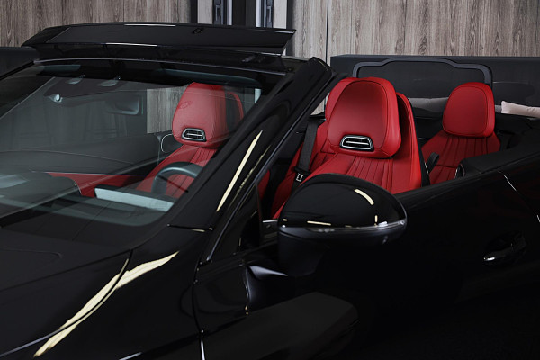 Mercedes-Benz CLE Cabriolet 300 4MATIC AMG Line / Massage / Head Up / Memory / Aircap / Leder / Verkoeling / Burmester / 19 Inch