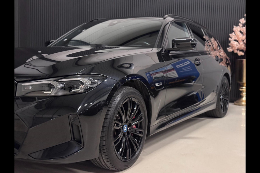 BMW 3 Serie Touring 330e M-SPORT | CARBON | LASERLIGHT | VEEL OPTIES!