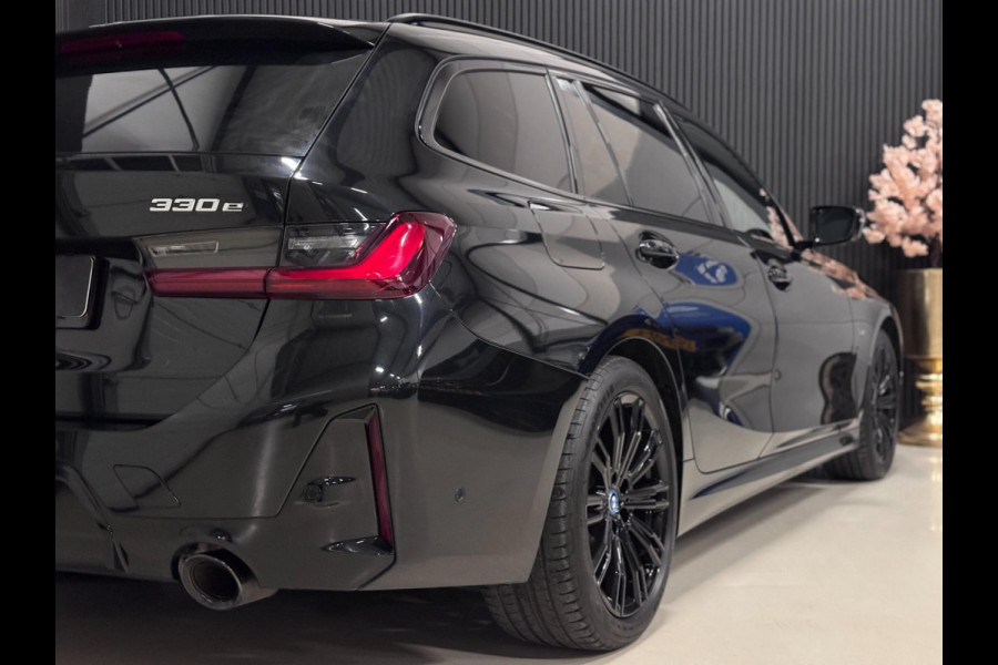 BMW 3 Serie Touring 330e M-SPORT | CARBON | LASERLIGHT | VEEL OPTIES!