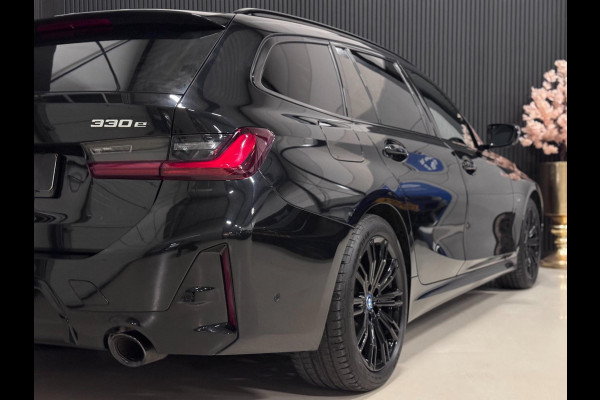 BMW 3 Serie Touring 330e M-SPORT | CARBON | LASERLIGHT | VEEL OPTIES!