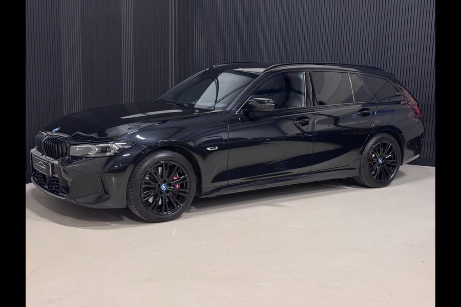 BMW 3 Serie Touring 330e M-SPORT | CARBON | LASERLIGHT | VEEL OPTIES!