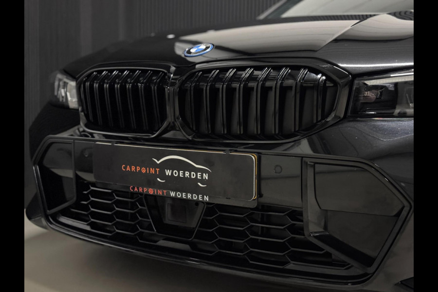 BMW 3 Serie Touring 330e M-SPORT | CARBON | LASERLIGHT | VEEL OPTIES!