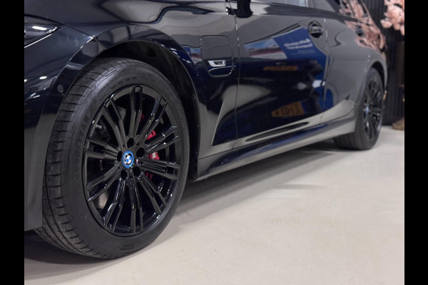 BMW 3 Serie Touring 330e M-SPORT | CARBON | LASERLIGHT | VEEL OPTIES!