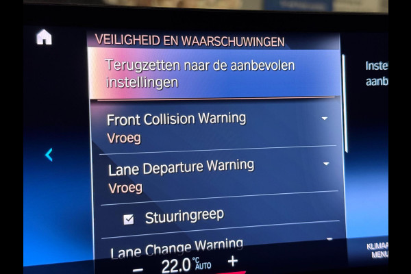 BMW 3 Serie Touring 330e M-SPORT | CARBON | LASERLIGHT | VEEL OPTIES!