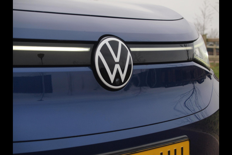 Volkswagen ID.4 First Max 77 kWh | Panoramadak | 360 Camera | Apple Carplay | Sfeerverlichting |