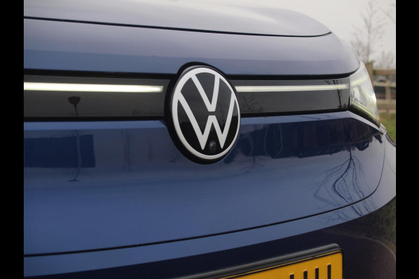 Volkswagen ID.4 First Max 77 kWh | Panoramadak | 360 Camera | Apple Carplay | Sfeerverlichting |