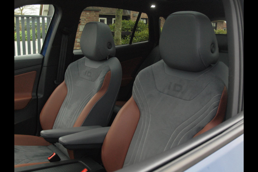 Volkswagen ID.4 First Max 77 kWh | Panoramadak | 360 Camera | Apple Carplay | Sfeerverlichting |