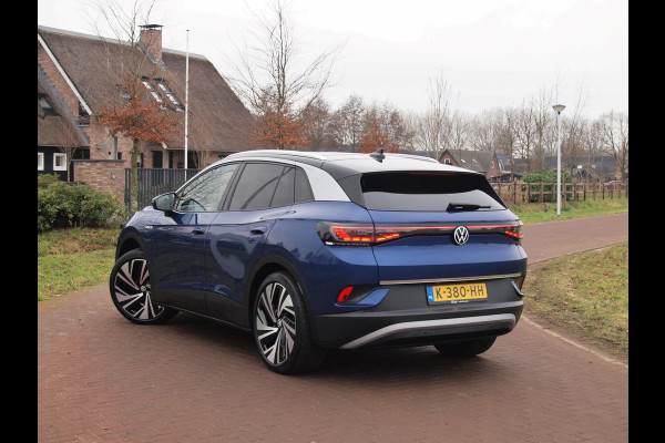 Volkswagen ID.4 First Max 77 kWh | Panoramadak | 360 Camera | Apple Carplay | Sfeerverlichting |