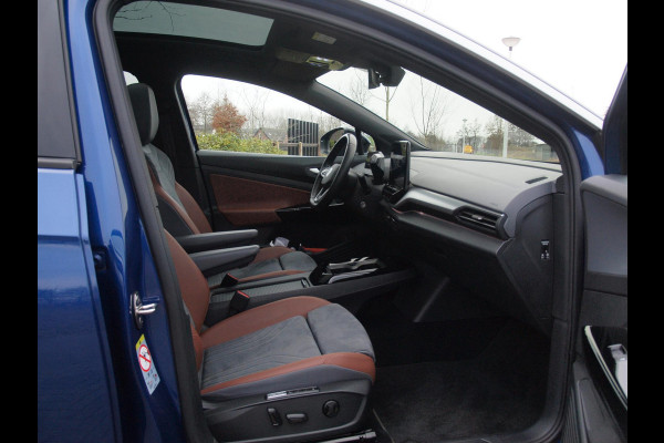 Volkswagen ID.4 First Max 77 kWh | Panoramadak | 360 Camera | Apple Carplay | Sfeerverlichting |