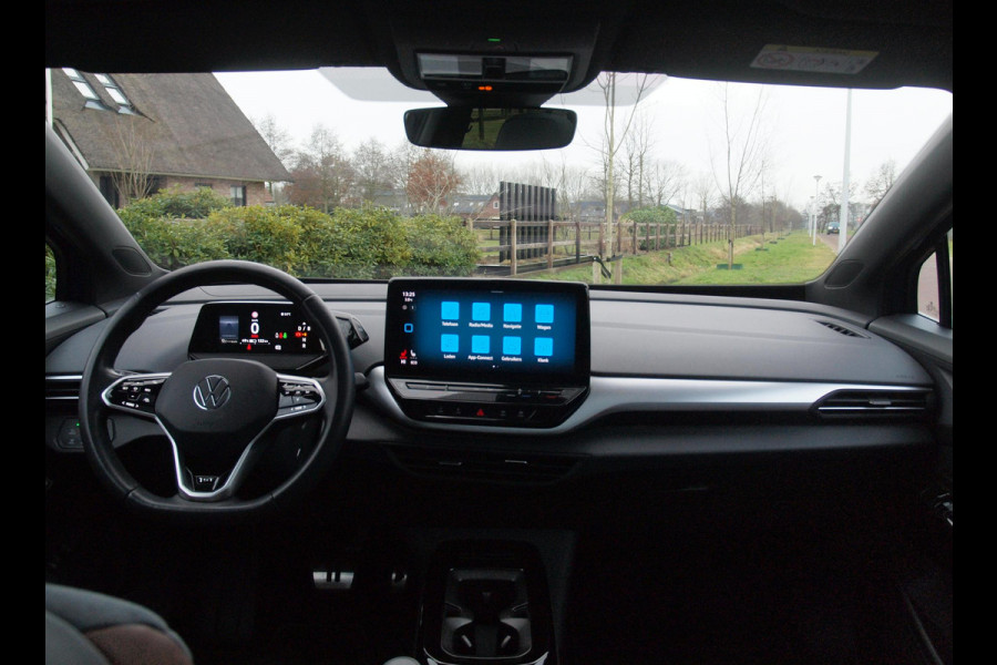 Volkswagen ID.4 First Max 77 kWh | Panoramadak | 360 Camera | Apple Carplay | Sfeerverlichting |