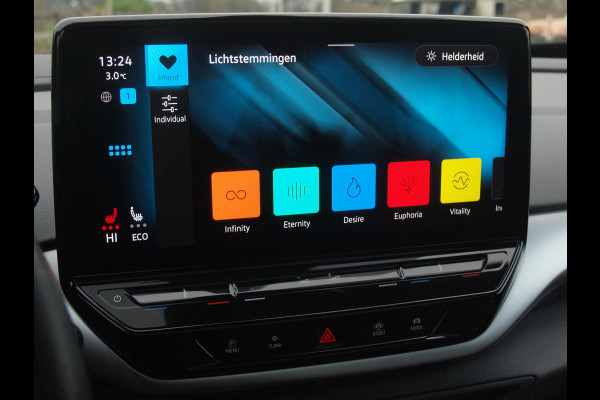 Volkswagen ID.4 First Max 77 kWh | Panoramadak | 360 Camera | Apple Carplay | Sfeerverlichting |