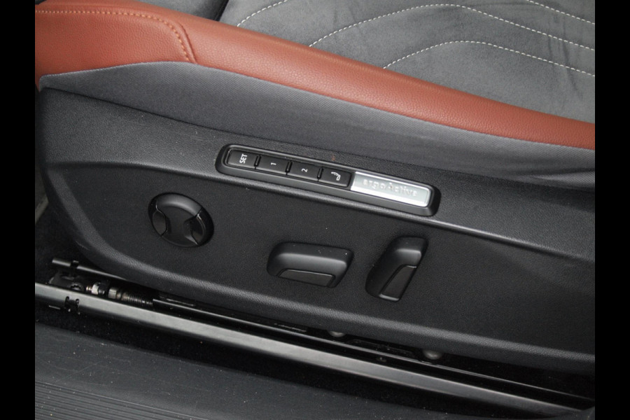 Volkswagen ID.4 First Max 77 kWh | Panoramadak | 360 Camera | Apple Carplay | Sfeerverlichting |