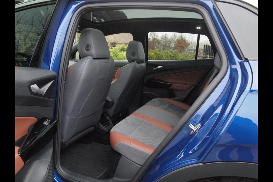 Volkswagen ID.4 First Max 77 kWh | Panoramadak | 360 Camera | Apple Carplay | Sfeerverlichting |