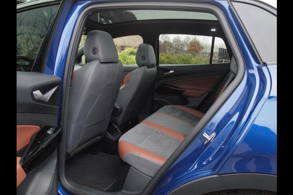 Volkswagen ID.4 First Max 77 kWh | Panoramadak | 360 Camera | Apple Carplay | Sfeerverlichting |