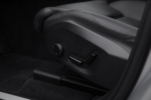 Volvo XC60 T6 350PK Automaat Plug-in hybrid AWD Plus Dark Panoramadak/ Cruise control/ Achteruitrijcamera/ Elektrisch bedienbare stoelen met geheugen/ Moritz leder/ Google infotainment/ Apple carplay/ Android auto/